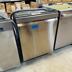 LG Top Control Wi-Fi Enabled Pocket Handle Dishwasher with 1-Hour Wash & Dry, QuadWash Pro, TrueSteam and Dynamic Heat Dry $449 