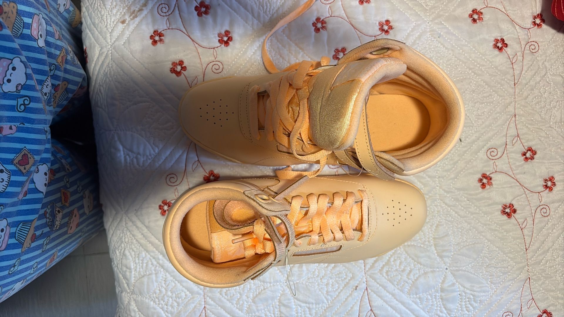 5 1/2 Peach Reebok