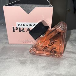 Prada Paradoxe  Perfume