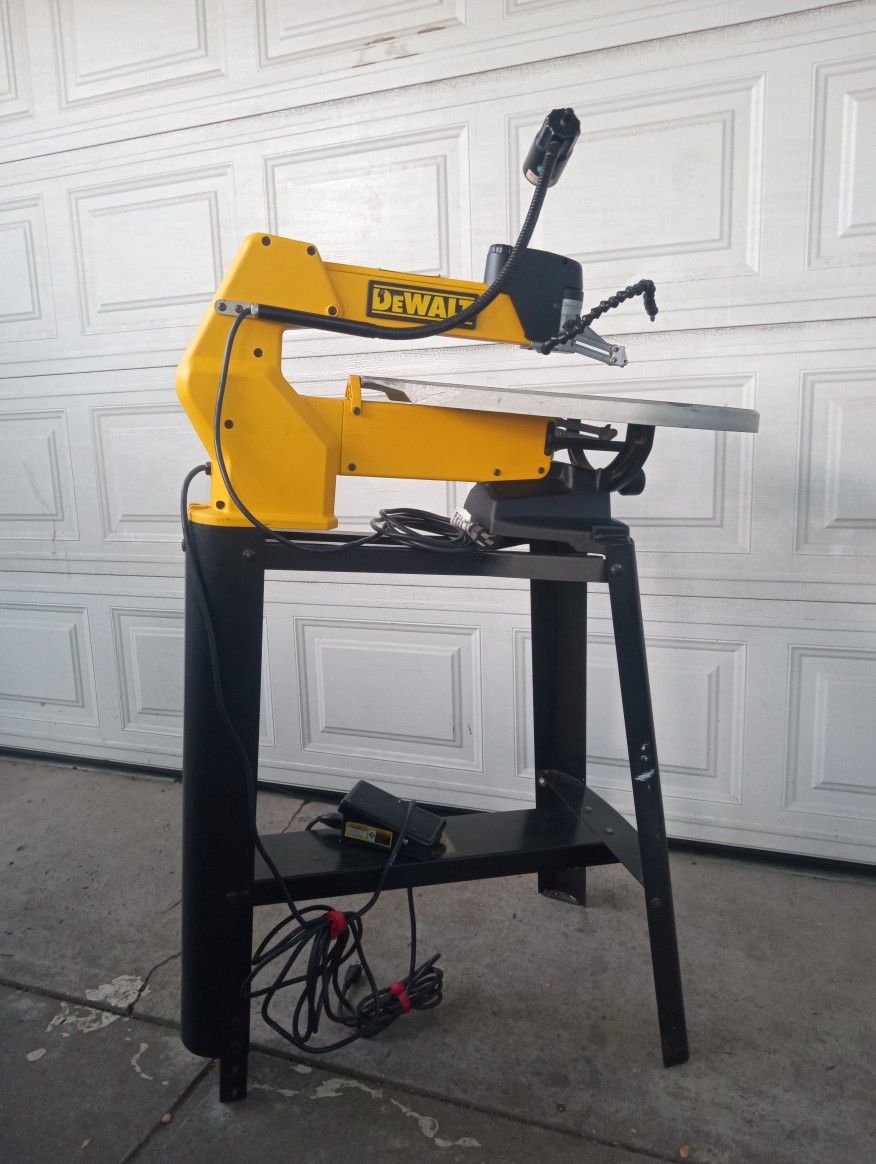 DeWalt DW788 20 in. Variable Speed Scroll Saw