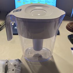 Brita Water Filter w/ Replacement Filters 