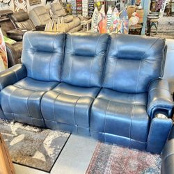 Like New Leather Electric Dual Reclining Couch With Electric Headrests And Lumbar And Dual USB 