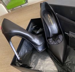 YSL Saint Laurent Janis Studded Pumps black size 39