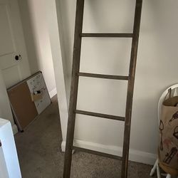 6’ Decorator Blanket Ladder