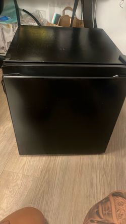 Hisense mini fridge