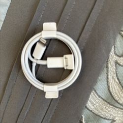 UBC C TO LIGHTING CABLE APPLE BRAND NEW 