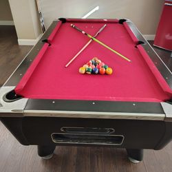 Billiard table in good condition. Mesa De Billar
