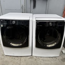 LG White Jumbo Washer And Gas Dryer Set 