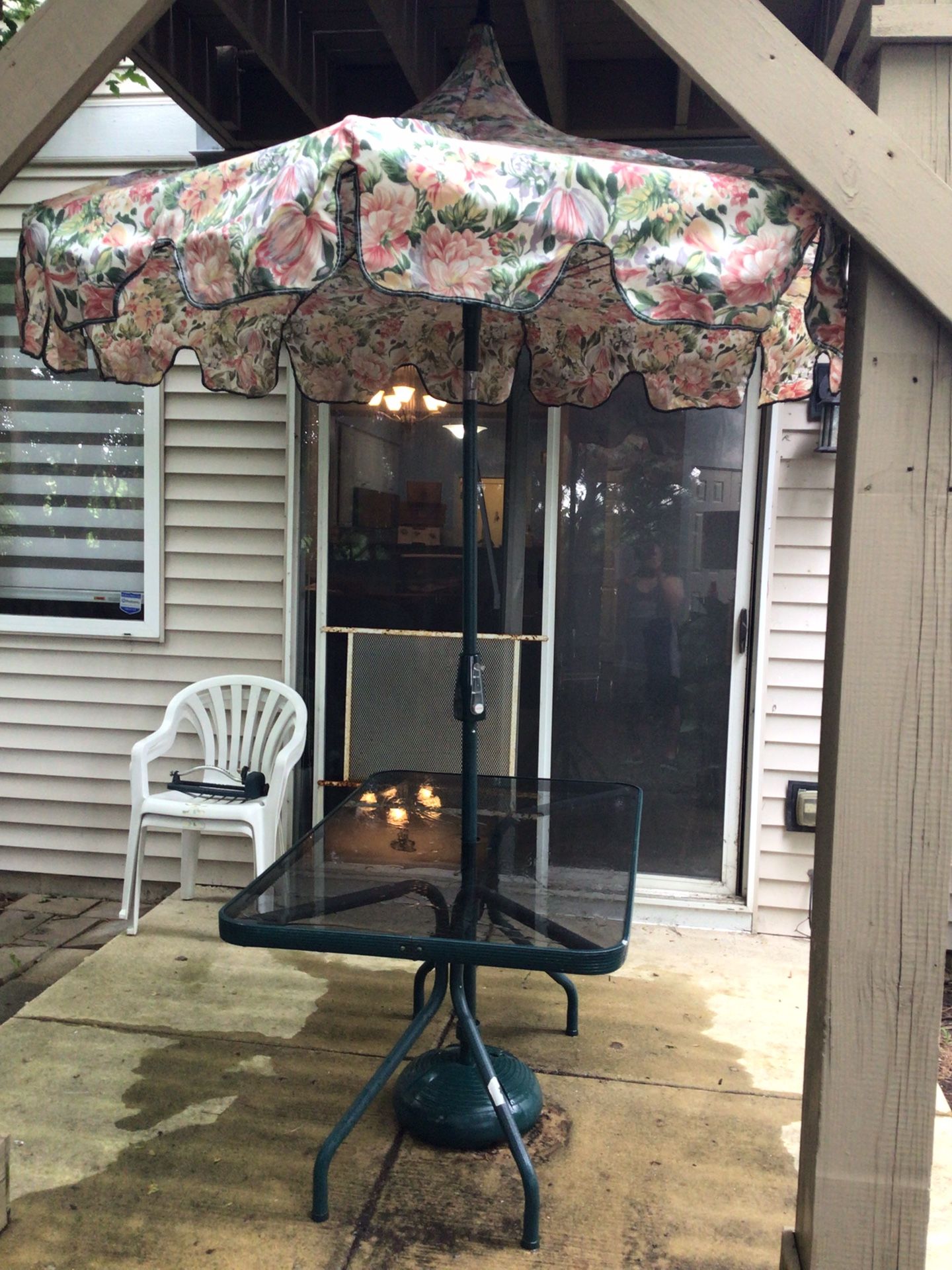 Sunbeam 32x54 Glass Patio Table with Floral Umbrella, Stand, and Heavy Base Green Nice Condition