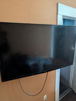Insignia tv with wall mount