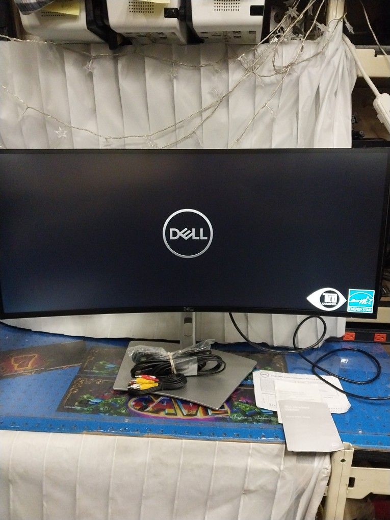35" Dell Curved Ultra Sharp Monitor