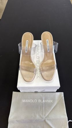 Manolo Blahnik, Size 39