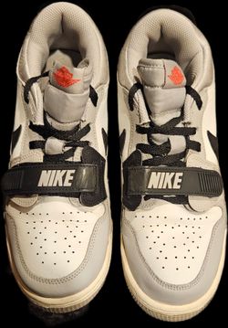 Used Youth Jordan Legacy 312 Low GS, Size 7y (women's size 8.5)