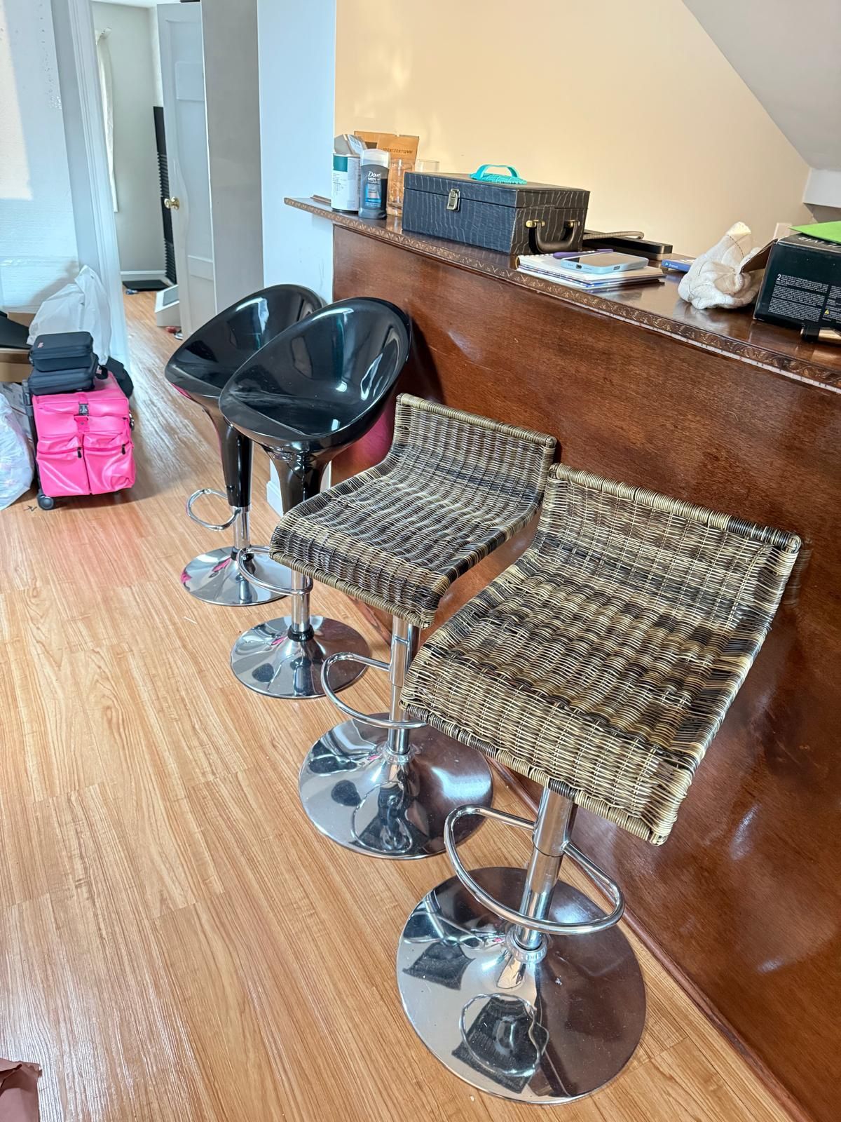 Set of 4 Adjustable Bar Stools – Modern & Rattan Style 