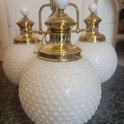 BEAUTIFUL Hobnail Chandlier (3 Arms)