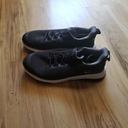 Woman Puma running shoes