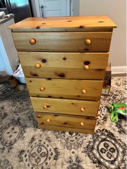 Nice Pine Bureau/Dresser