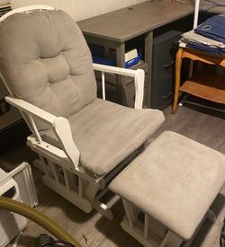 Glider with Ottoman