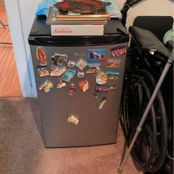 Like New Whirlpool Minifridge for Sale in Santa Monica, CA - OfferUp