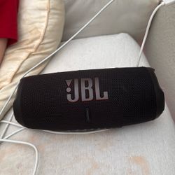 JBL Charge 5