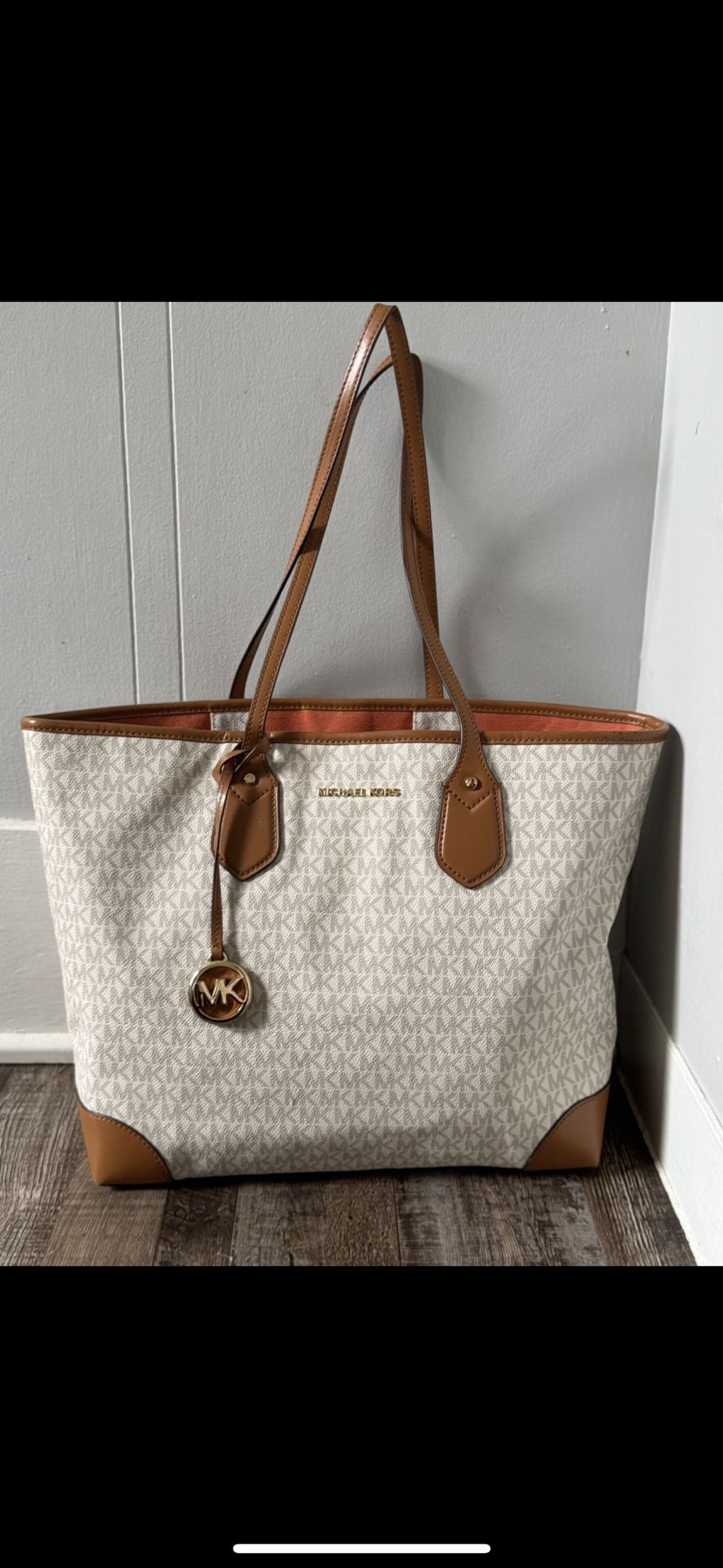 Elegant Michael Kors Tote Set – Includes Matching Wallet- Offers Welcome!