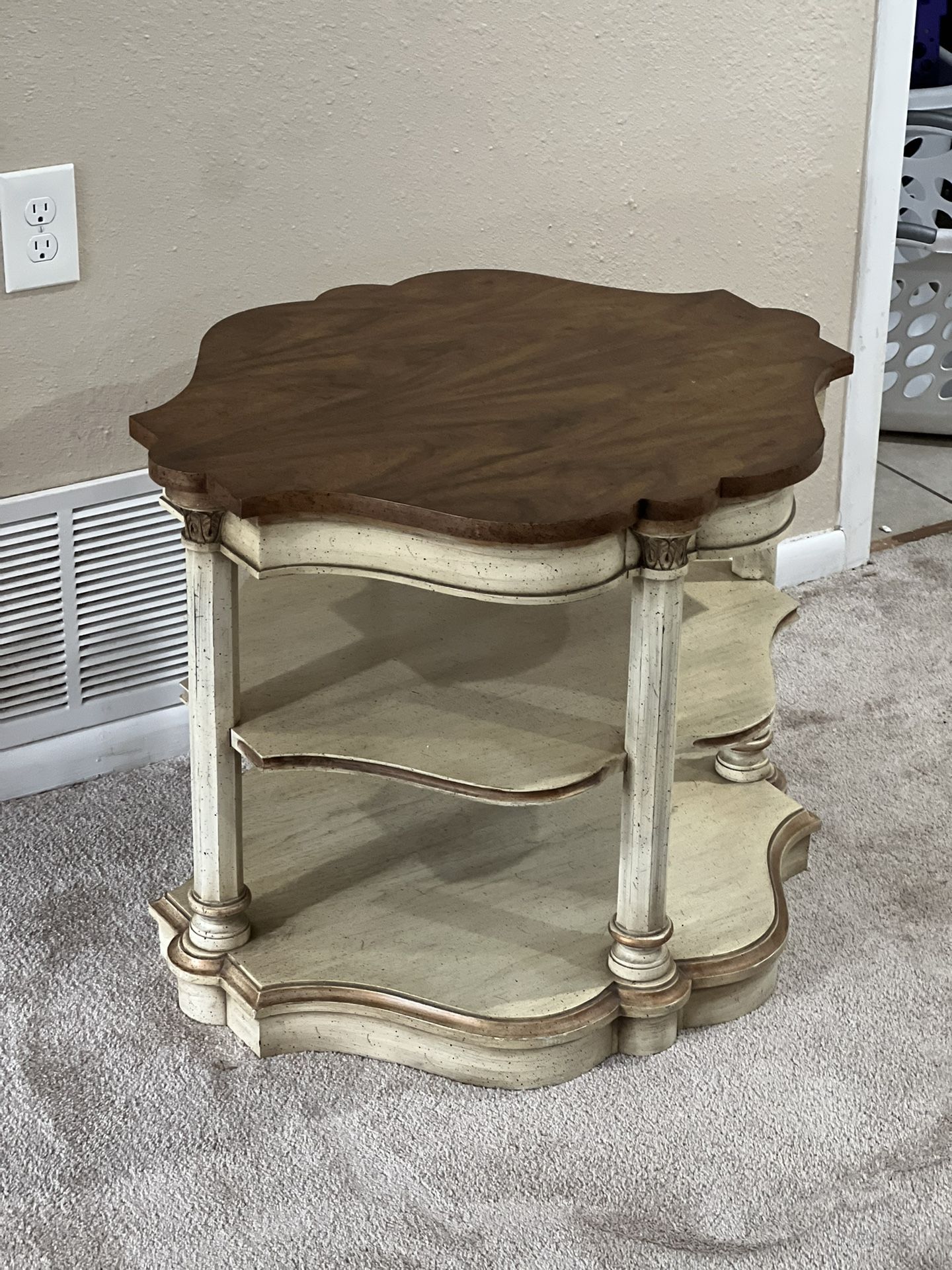 Weiman Mid Century Heirloom Quality Antique End Table