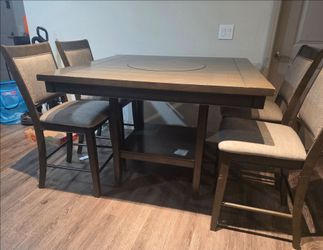 Dining table and 4 chairs