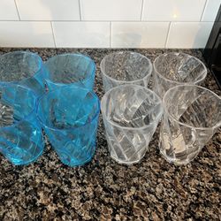 8 Clear Plastic Cups