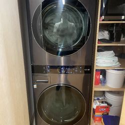 Lg Thinq Washer & Dryer Station 