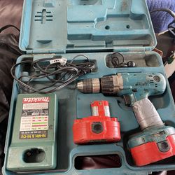 Makita 18v Drill with Batteries and Case