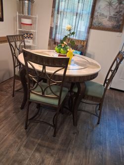 Dinningroom table