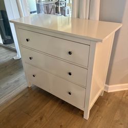 white wooden dresser