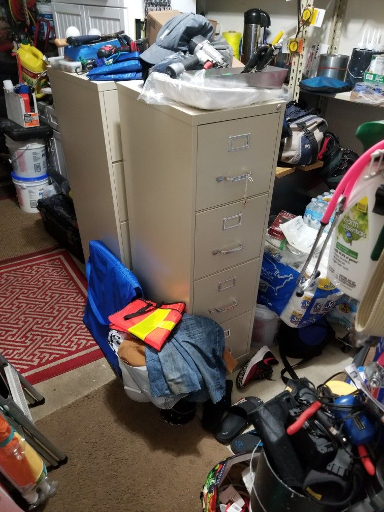 4 Drawer Filing Cabinet With Keys Have 2 Cabinets Same Like New Dont Need
