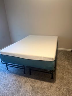 Full/Queen Bed w/ Frame
