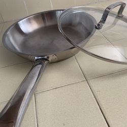 (3) Cooking Skillets . One With Lid. Can Be Used In Oven . All One Price