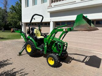 2020 John Deere 2025R backhoe