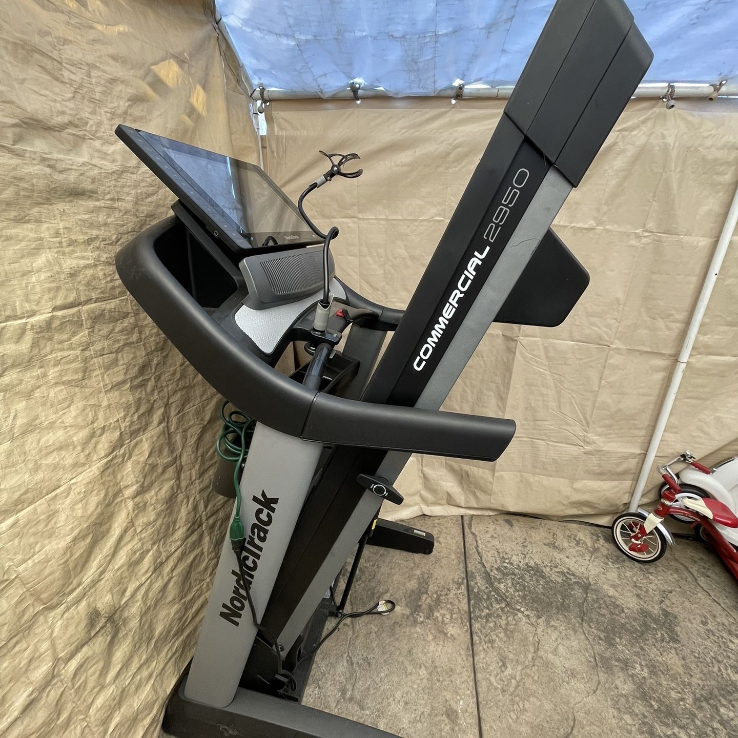 NORDICTRACK COMMERCIAL 2950 TREADMILL for Sale in Los Angeles CA OfferUp