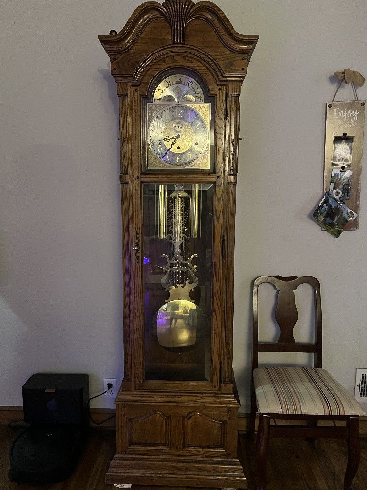 Grandfather Clock Howard Miller