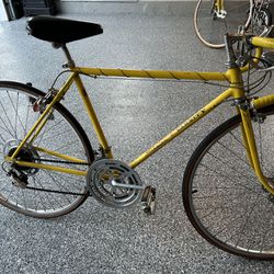 1972 Schwinn Bike Varsity Bike   (contact info removed)