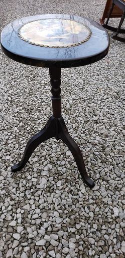 Vintage Solid Wood Tilt Top Table / Occasional Table