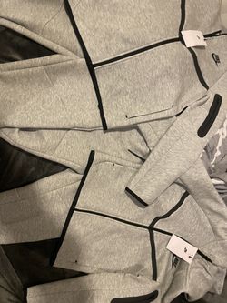 Kids size large Nike tech!