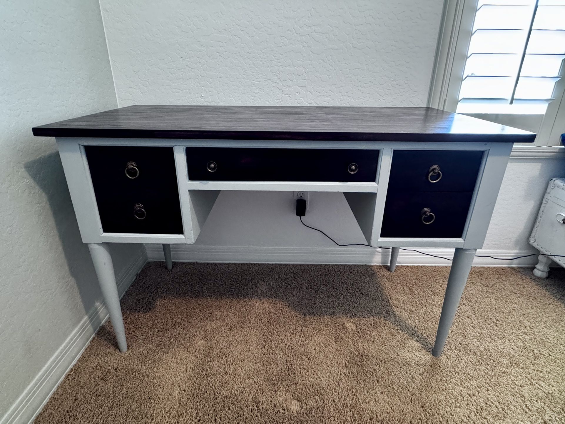 Vintage (refurbished) Desk