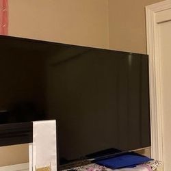 Hi sense 43” TV In Great Condition 