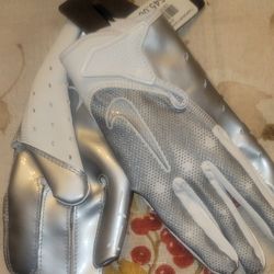Brand New Nike Vapor Jet 7.0 White Metallic Silver Football Gloves Kids Youth Size Small