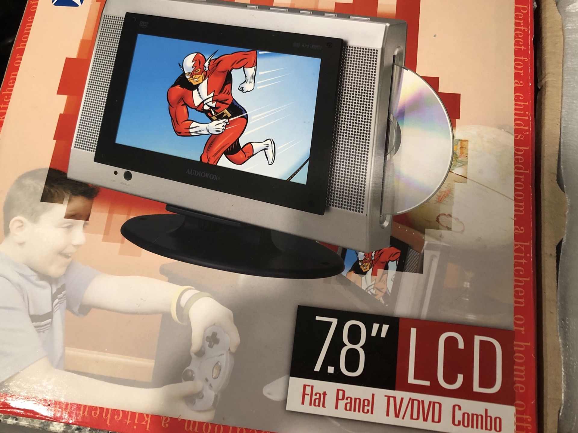 New 7.8» LCD Flat Panel TV/DVD Combo