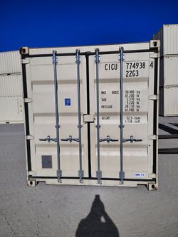 WIND & WATERTIGHT 20’ & 40’ SHIPPING CONTAINERS!