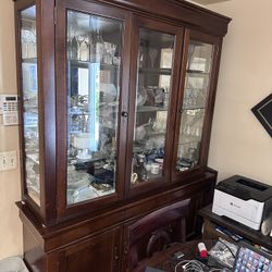 Nice Mint Condition China Hutch