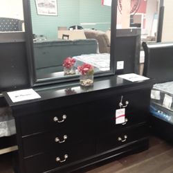 New Soljd Wood Dresser 