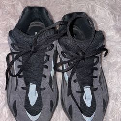 Adidas Yeezy Boost 700 V2