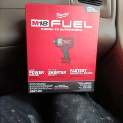 Milwaukee 2967-20. 200